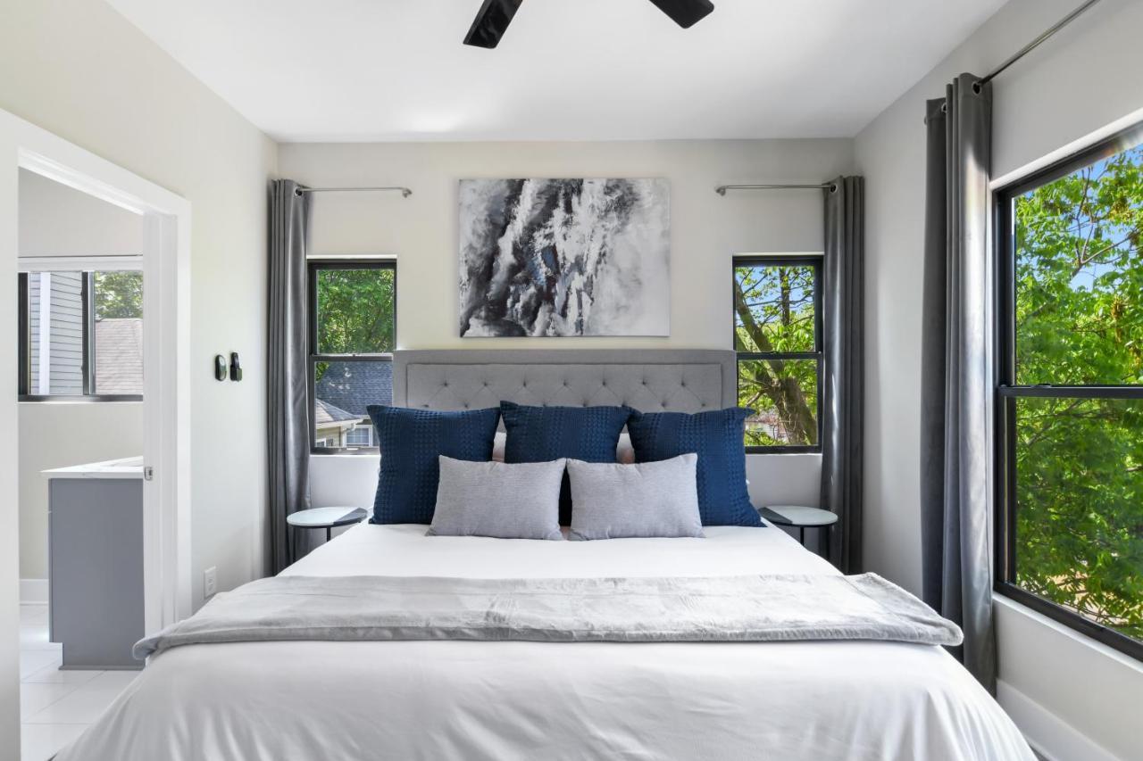The Red Door - Ultra Modern Atlanta Home - Designedbydom Extérieur photo
