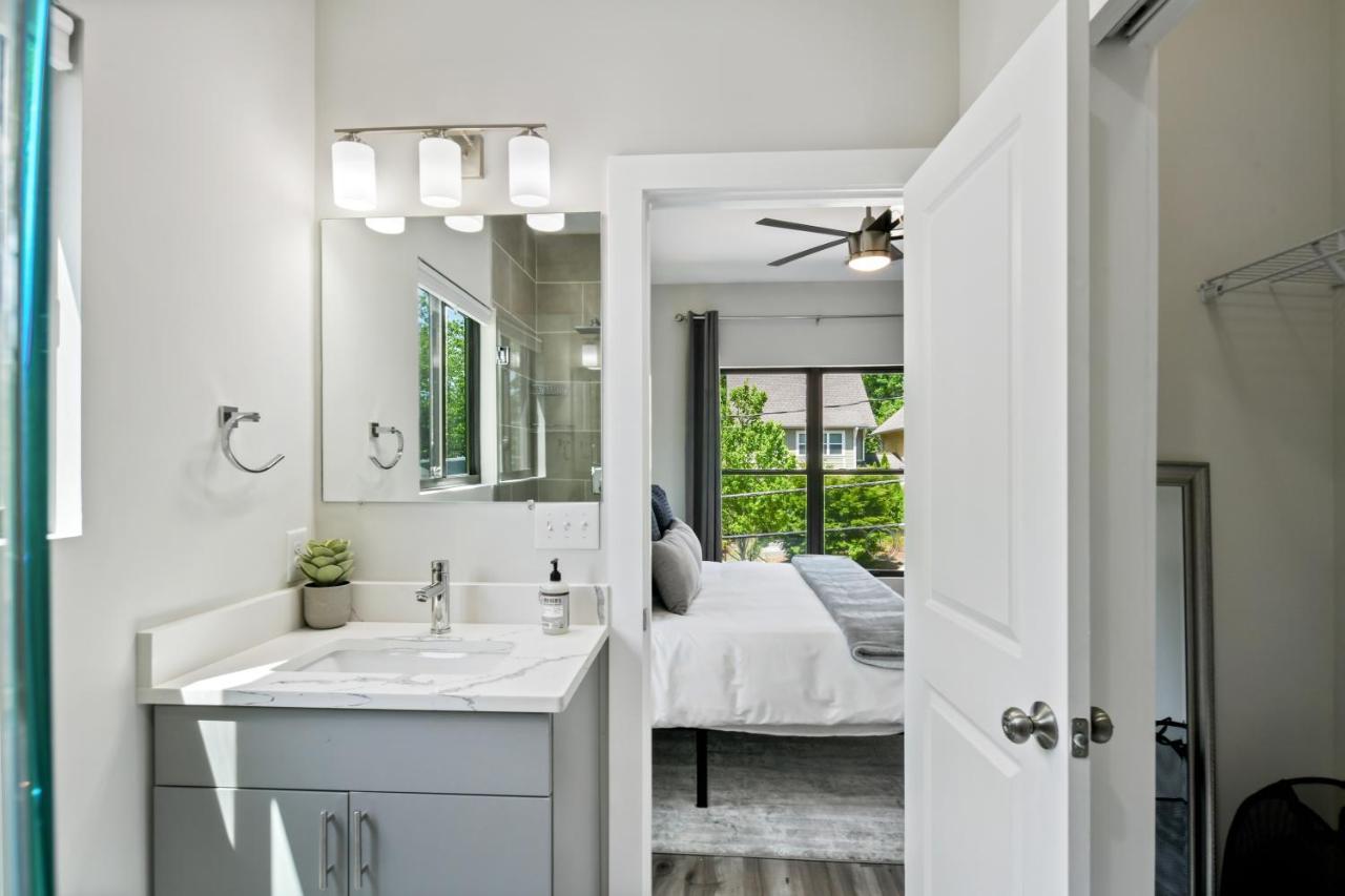 The Red Door - Ultra Modern Atlanta Home - Designedbydom Extérieur photo