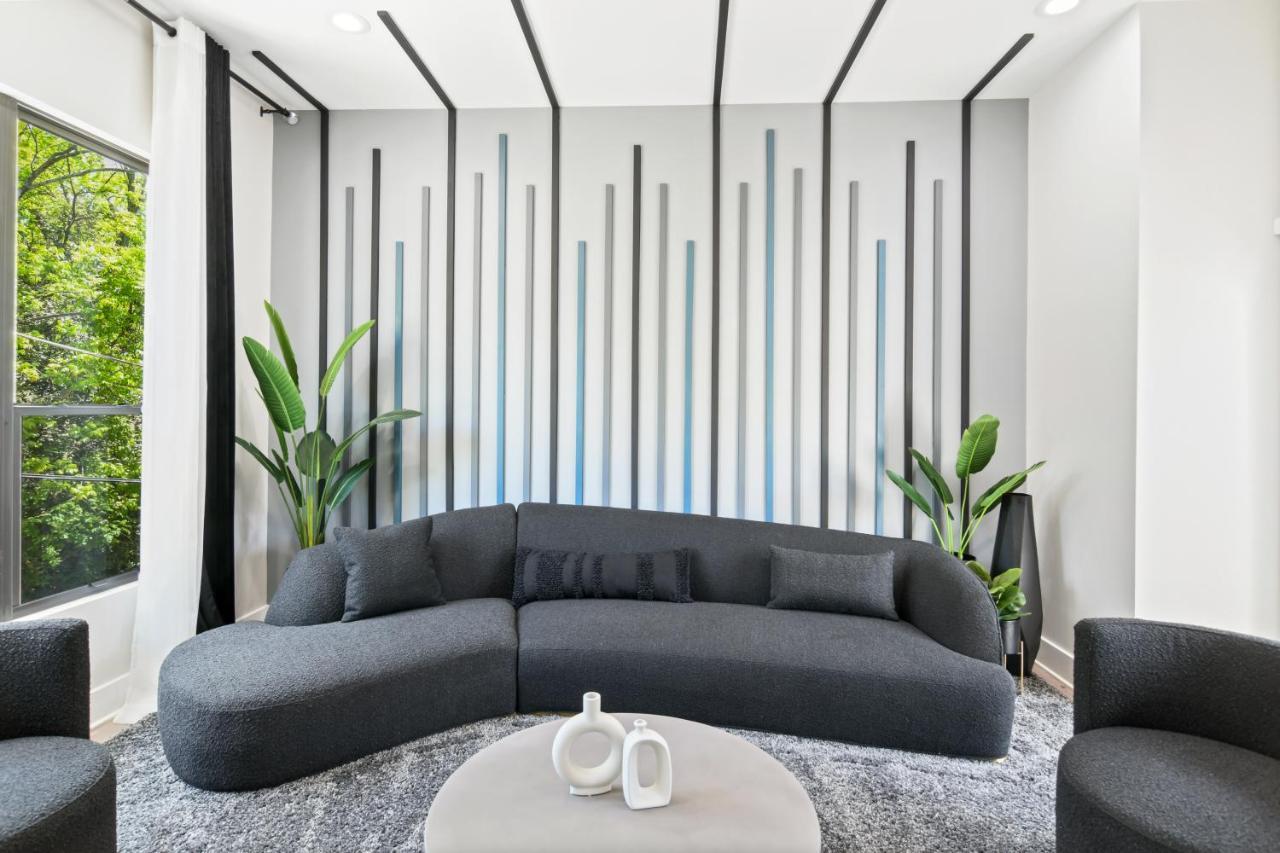 The Red Door - Ultra Modern Atlanta Home - Designedbydom Extérieur photo