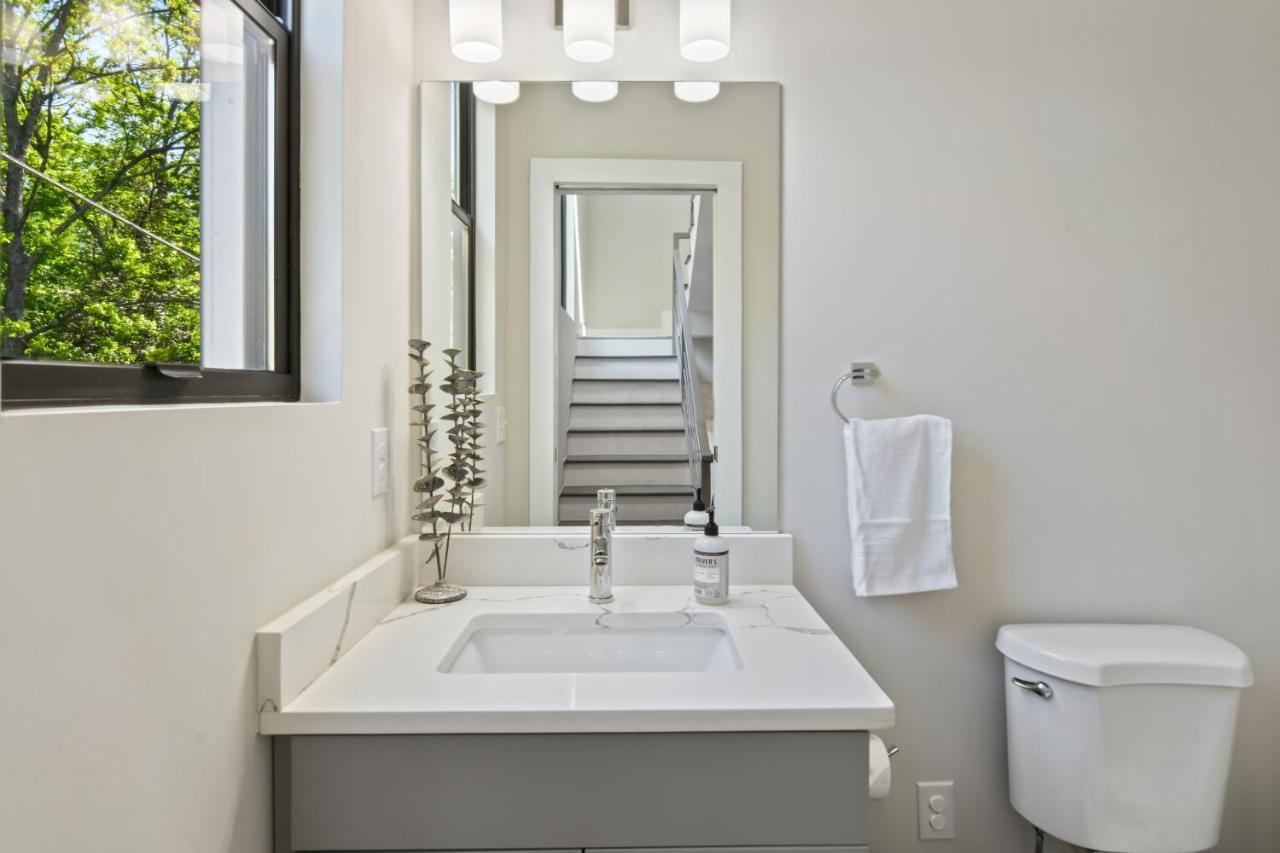 The Red Door - Ultra Modern Atlanta Home - Designedbydom Extérieur photo