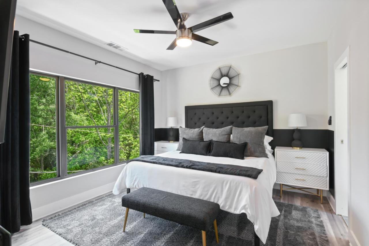 The Red Door - Ultra Modern Atlanta Home - Designedbydom Extérieur photo